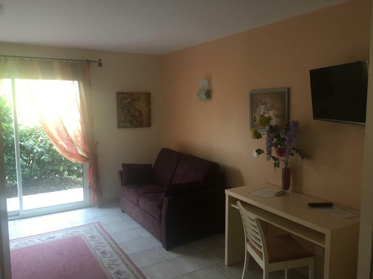 Chambres D'Hotes La Coloniale Варец Экстерьер фото