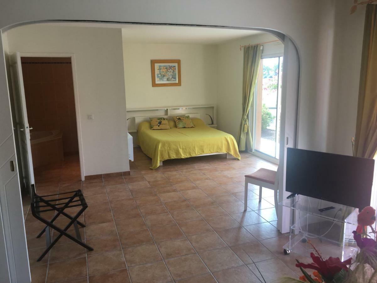 Chambres D'Hotes La Coloniale Варец Экстерьер фото